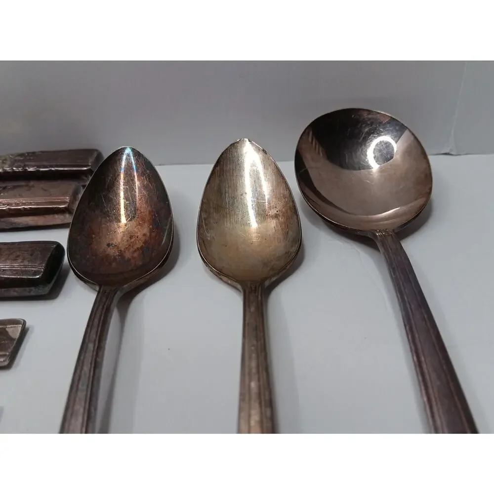 WM. A. Rogers Oneida LTD Artistic Pattern 1940 Partial Set